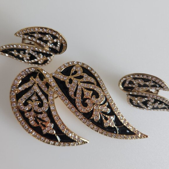 1990-S BUTLER VINTAGE BLACK ENEMEL GOLD TONE BROOCH AND CLIPS SET WITH CLEAR STO - Picture 2 of 7